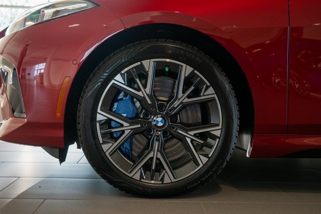 Vehicle image 8 of 32