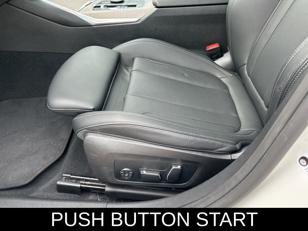 Vehicle image 10 of 50