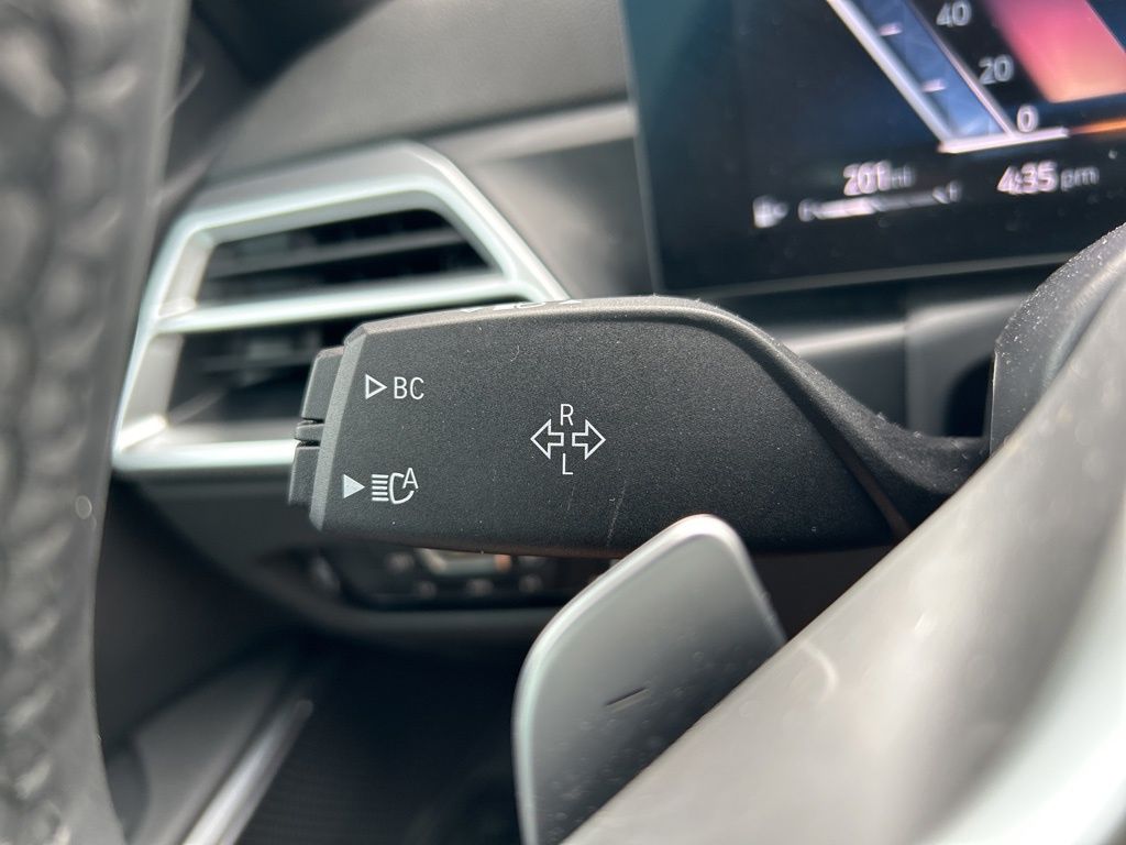 Vehicle image 22 of 50