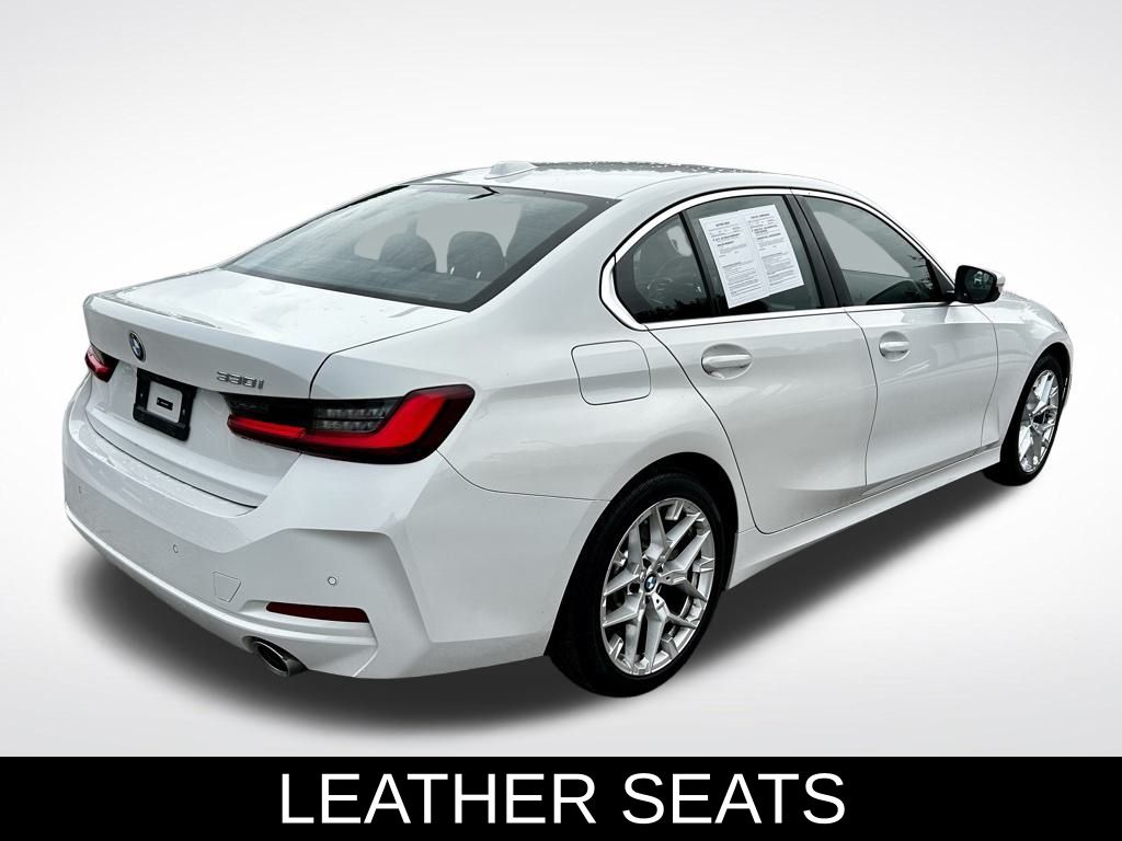 Vehicle image 5 of 50