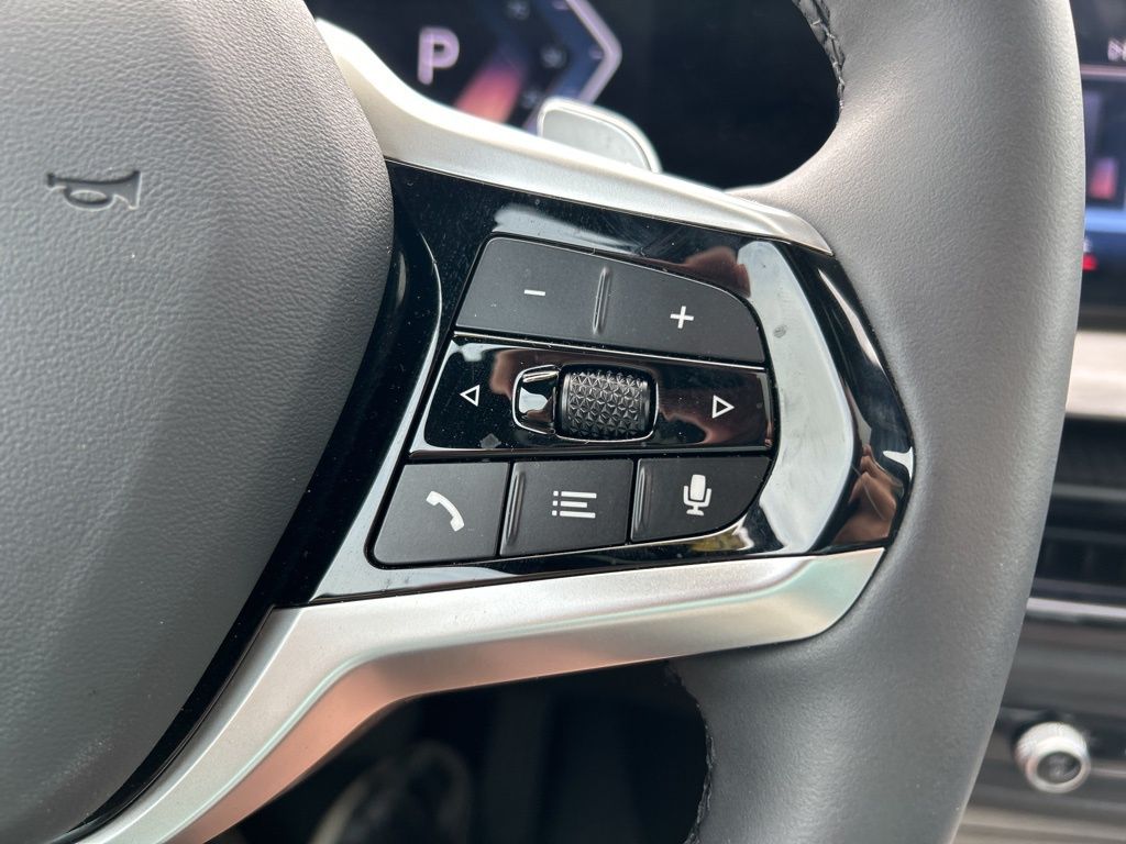 Vehicle image 21 of 50