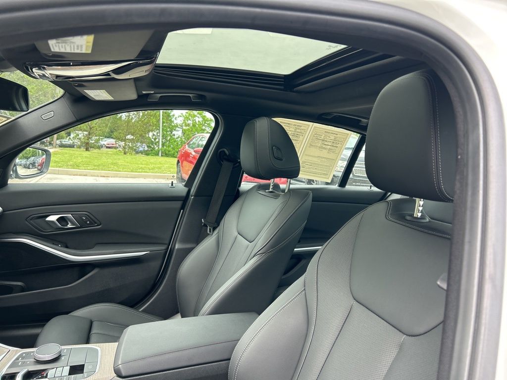 Vehicle image 15 of 50