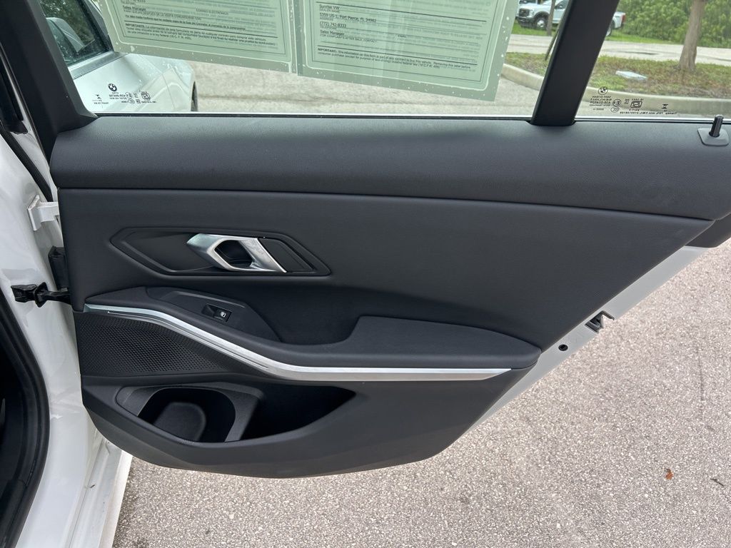 Vehicle image 41 of 50