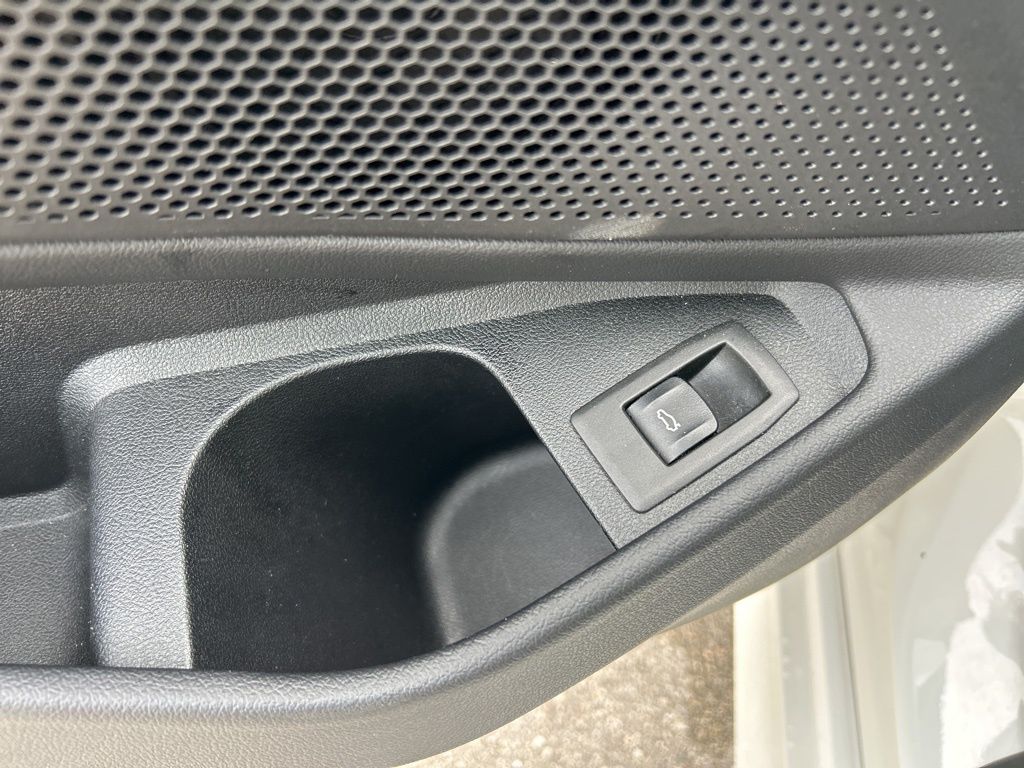 Vehicle image 13 of 50