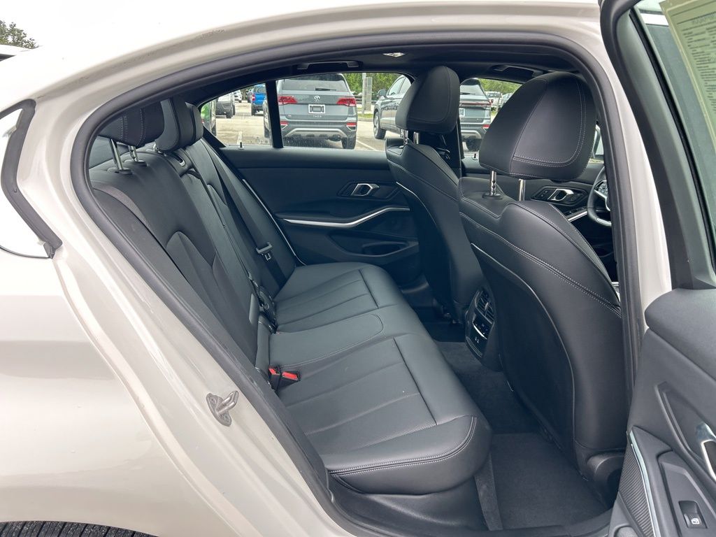 Vehicle image 40 of 50