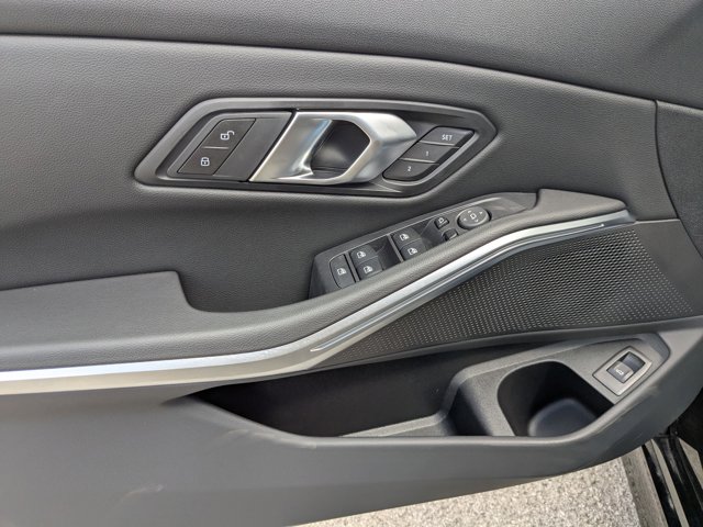 Vehicle image 26 of 36