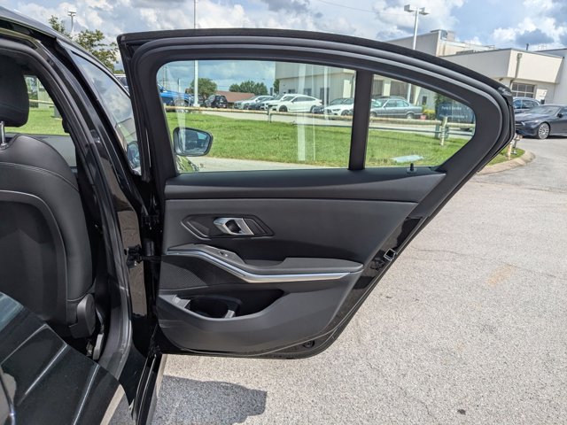 Vehicle image 22 of 36