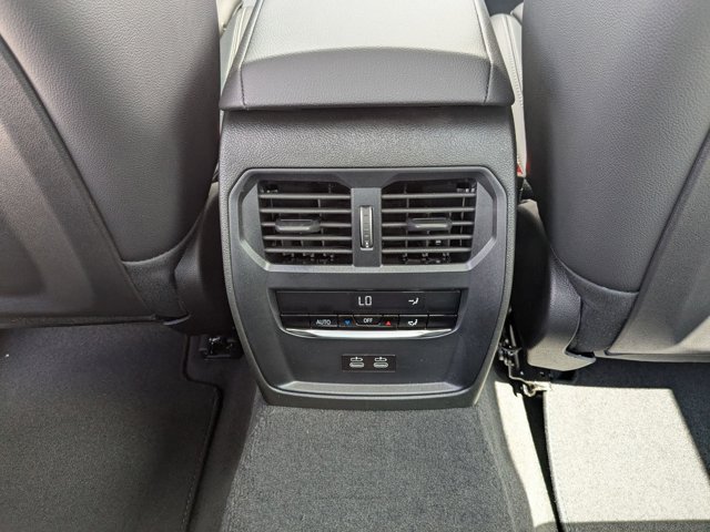 Vehicle image 32 of 36