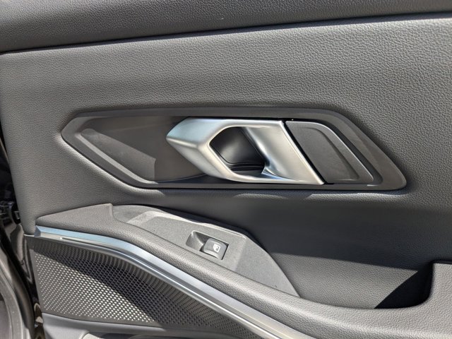 Vehicle image 28 of 36