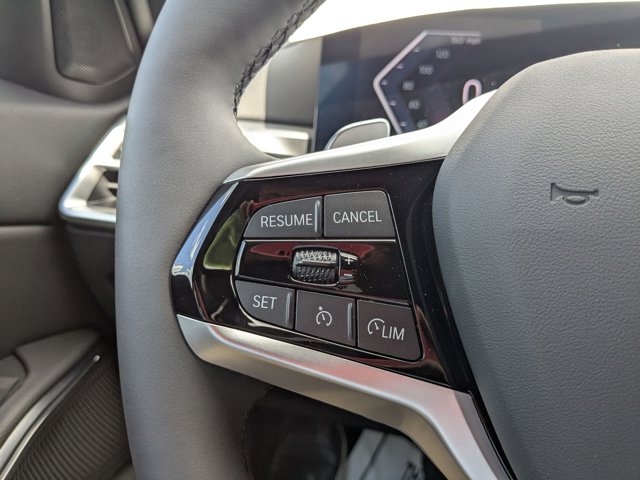 Vehicle image 33 of 36