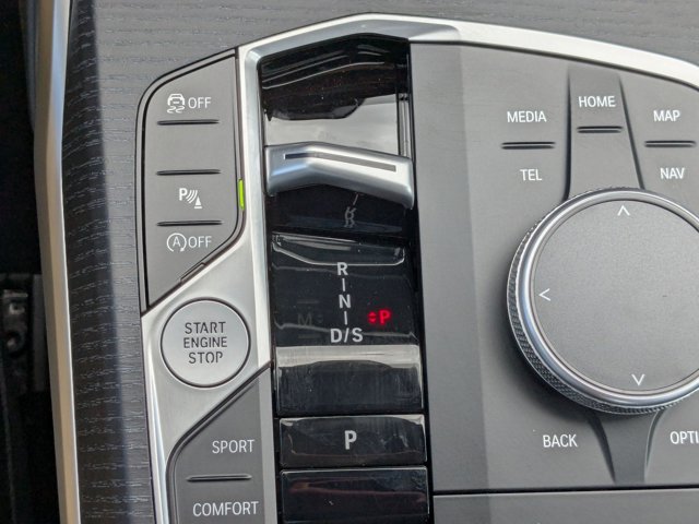 Vehicle image 34 of 36