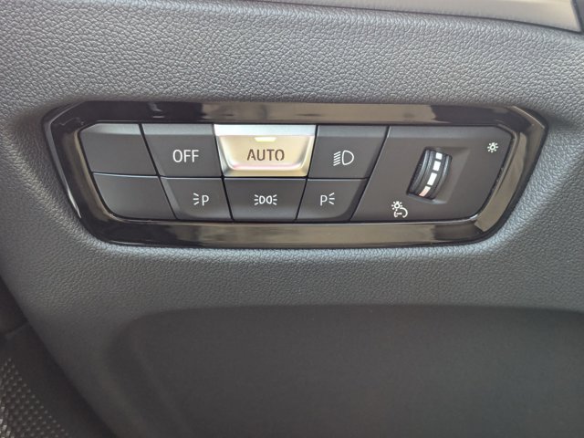 Vehicle image 31 of 36
