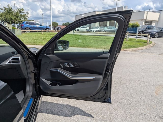 Vehicle image 19 of 36