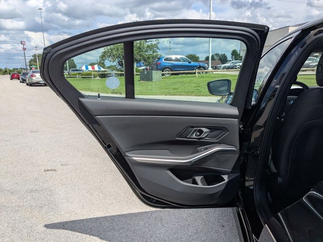Vehicle image 20 of 36
