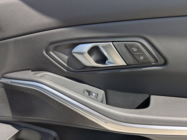 Vehicle image 29 of 36