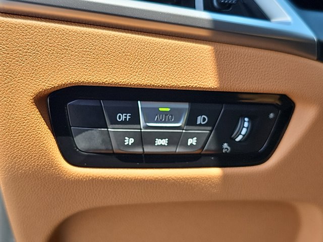 2025 BMW 3 Series 330i Image 27 of 36