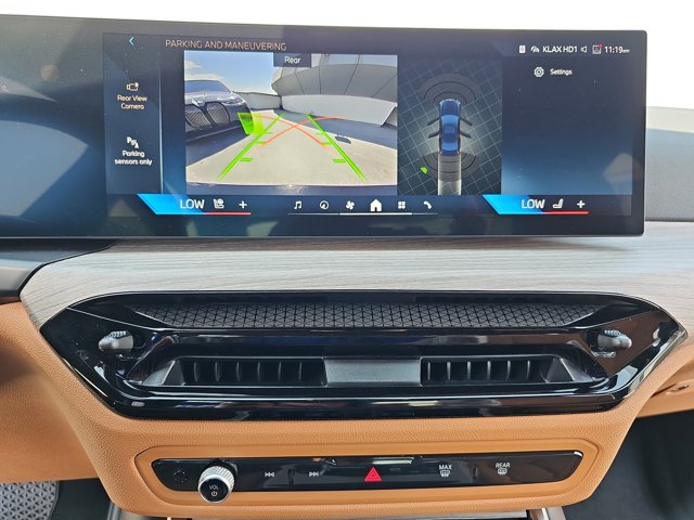 2025 BMW 3 Series 330i Image 19 of 36