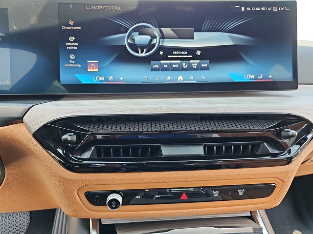 2025 BMW 3 Series 330i Image 23 of 36