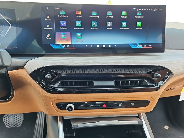 2025 BMW 3 Series 330i Image 22 of 36