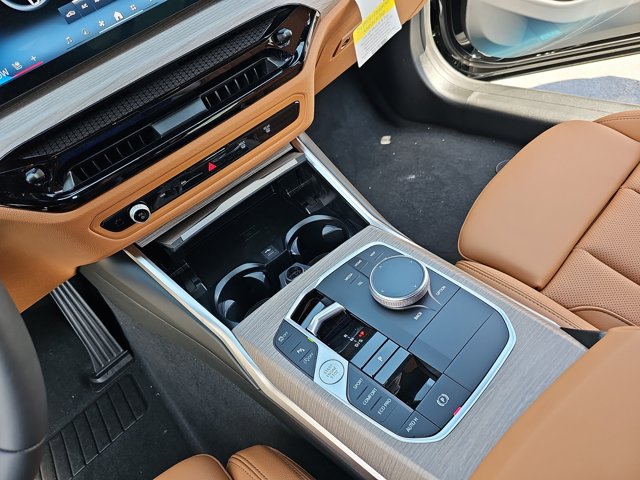 2025 BMW 3 Series 330i Image 24 of 36