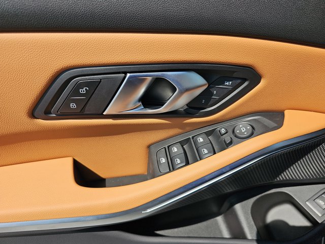 2025 BMW 3 Series 330i Image 26 of 36