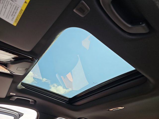 2025 BMW 3 Series 330i Image 32 of 36