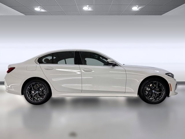 2025 BMW 3 Series 330i Image 4 of 29