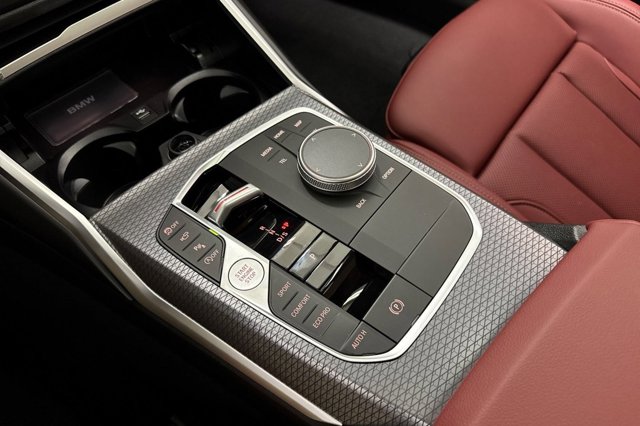 2025 BMW 3 Series 330i Image 19 of 29