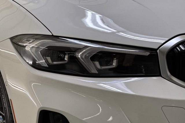 2025 BMW 3 Series 330i Image 22 of 29