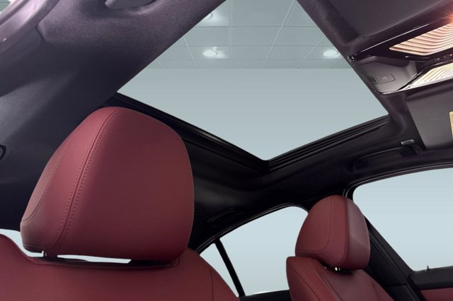 2025 BMW 3 Series 330i Image 11 of 29