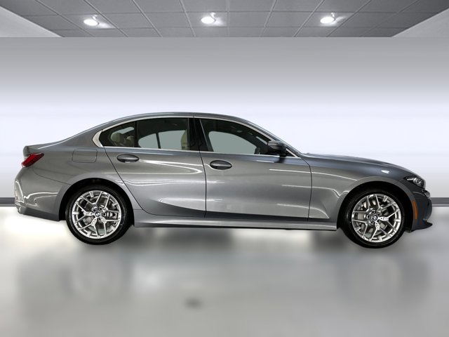 2025 BMW 3 Series 330i Image 4 of 29