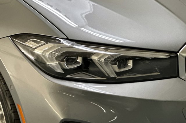 2025 BMW 3 Series 330i Image 18 of 29