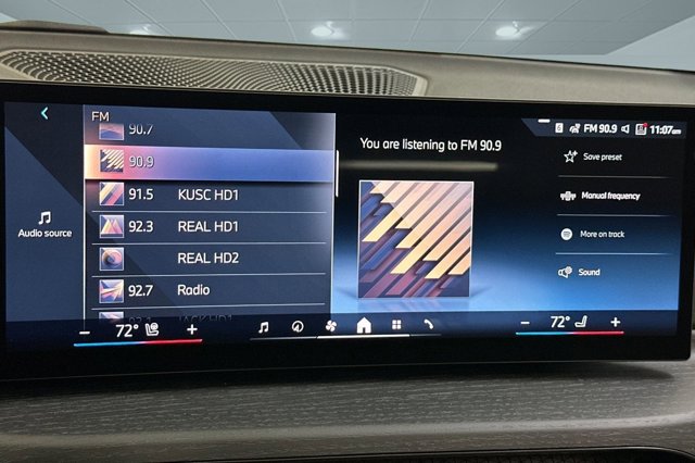 2025 BMW 3 Series 330i Image 15 of 29