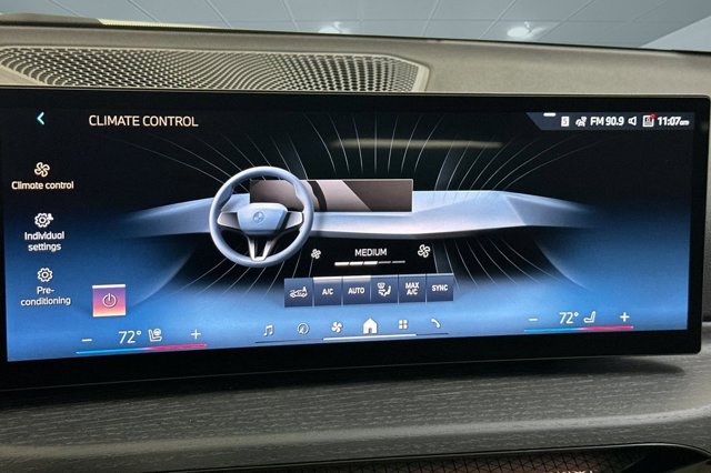 2025 BMW 3 Series 330i Image 28 of 29