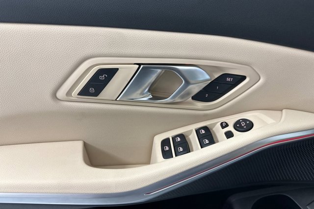 2025 BMW 3 Series 330i Image 17 of 29