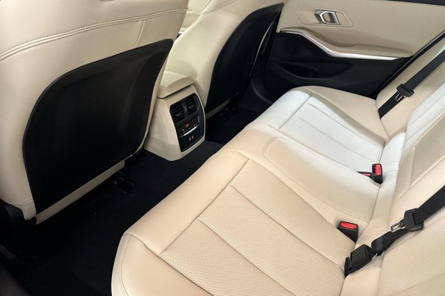 2025 BMW 3 Series 330i Image 25 of 29