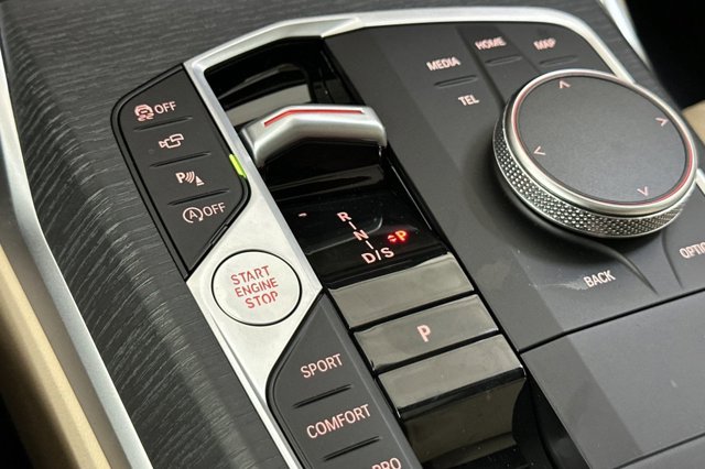 2025 BMW 3 Series 330i Image 19 of 29