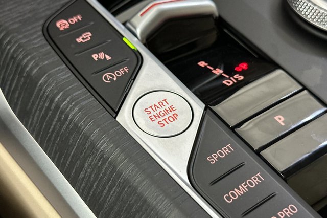 2025 BMW 3 Series 330i Image 29 of 29