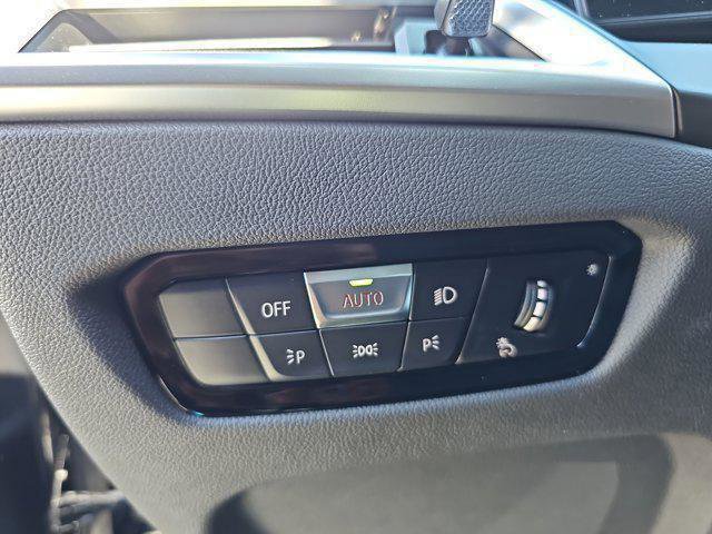 2025 BMW 3 Series 330i xDrive Image 34 of 38