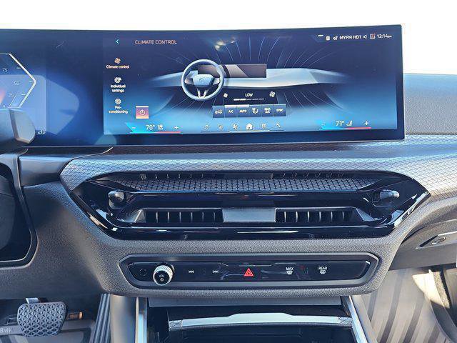 2025 BMW 3 Series 330i xDrive Image 21 of 38