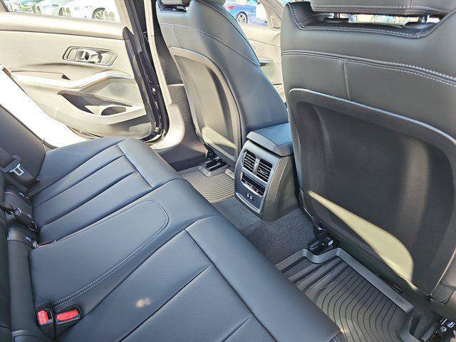 2025 BMW 3 Series 330i xDrive Image 15 of 38
