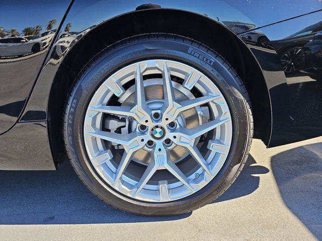 2025 BMW 3 Series 330i xDrive Image 10 of 38