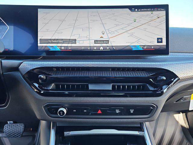 2025 BMW 3 Series 330i xDrive Image 23 of 38