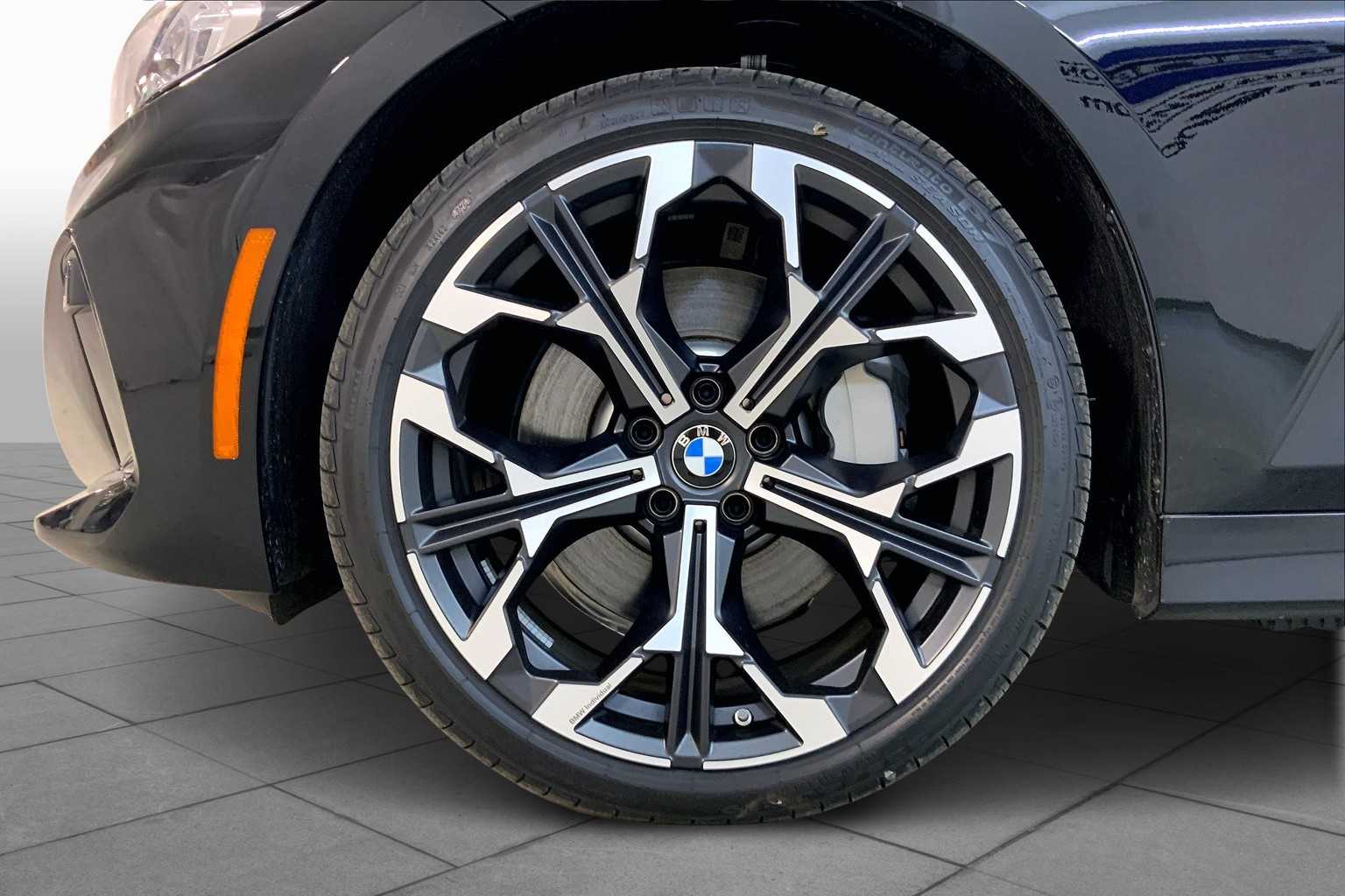 Vehicle image 12 of 22