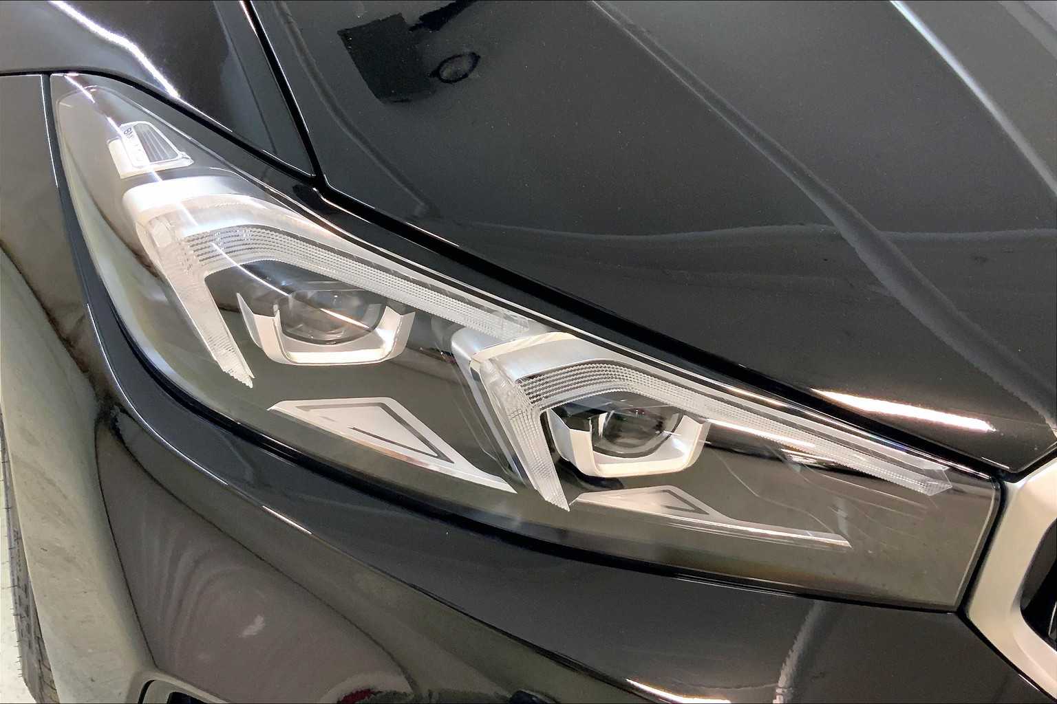 Vehicle image 13 of 22
