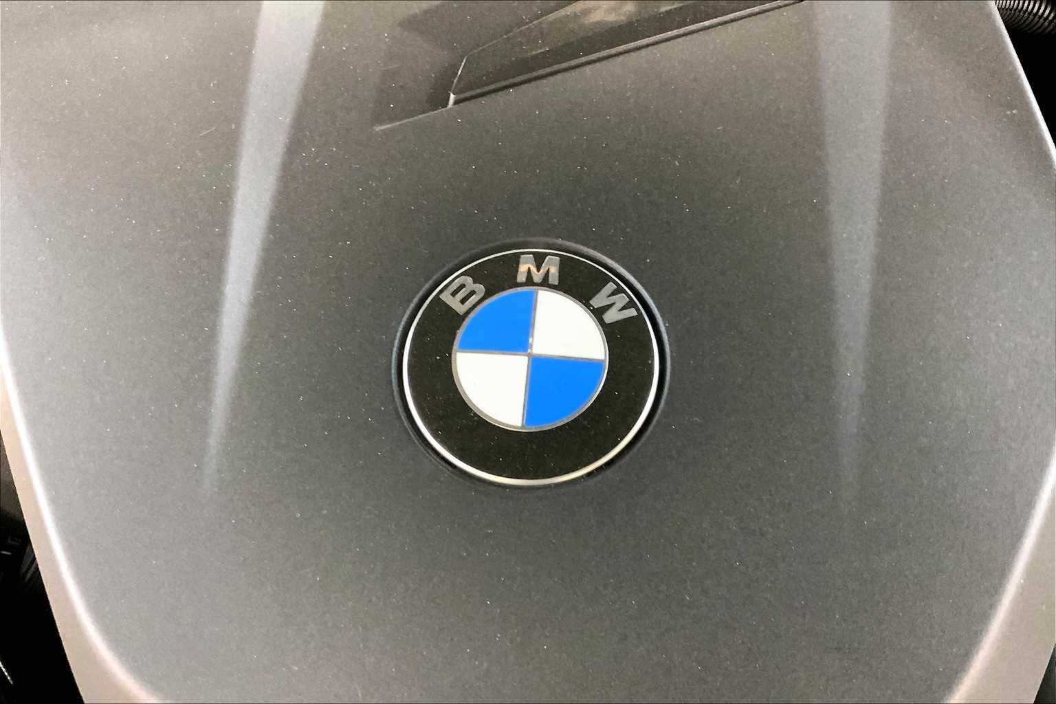 Vehicle image 17 of 22