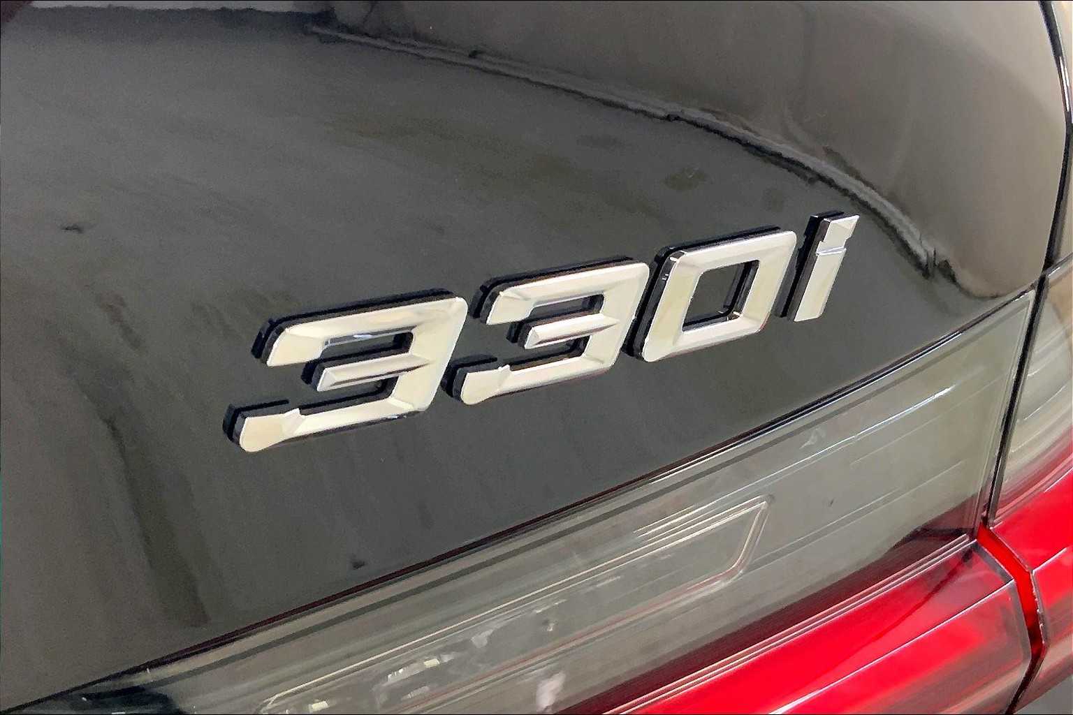 Vehicle image 15 of 22