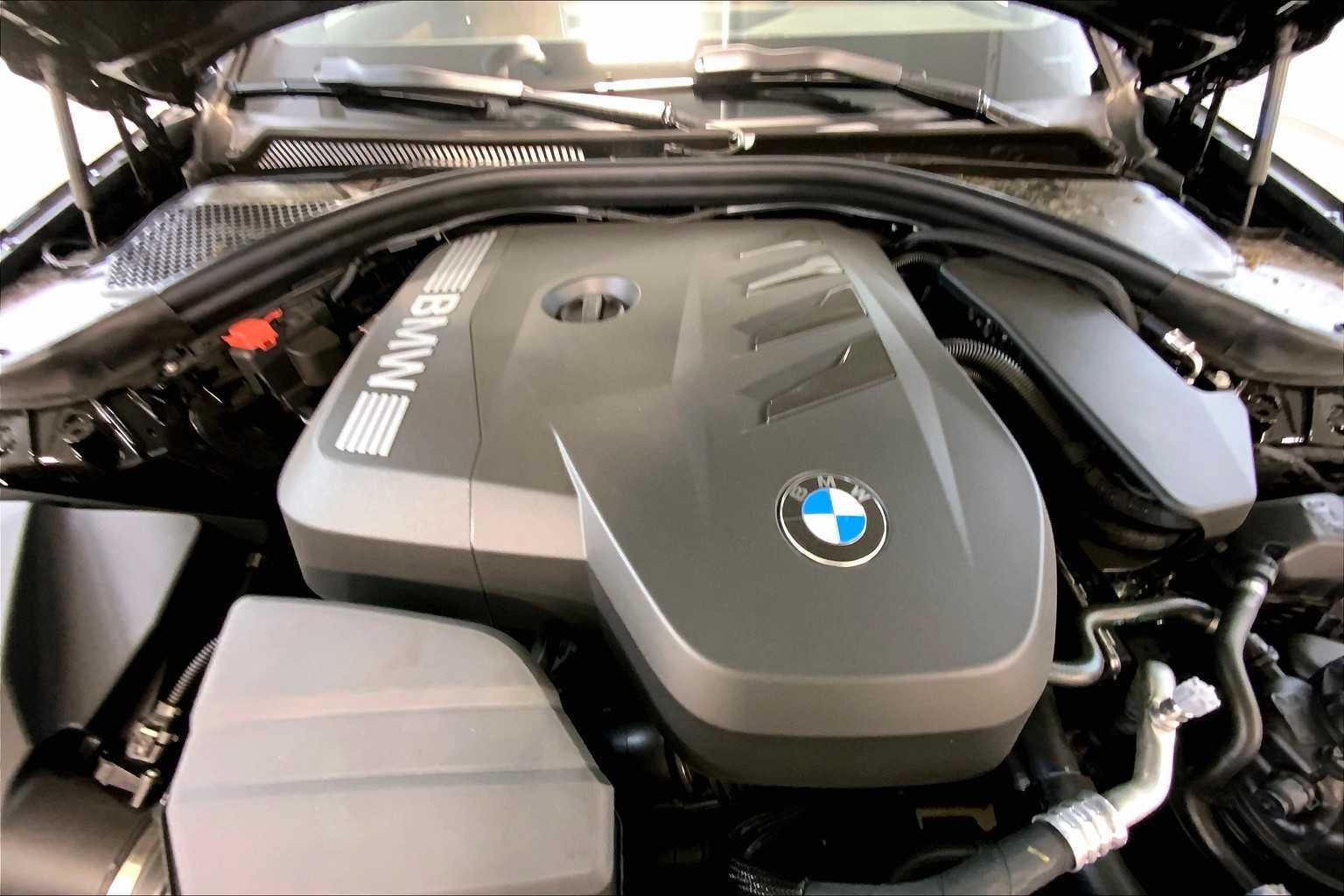 Vehicle image 16 of 22