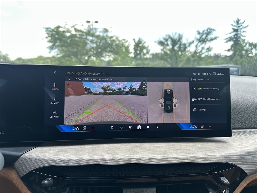 Vehicle image 17 of 27