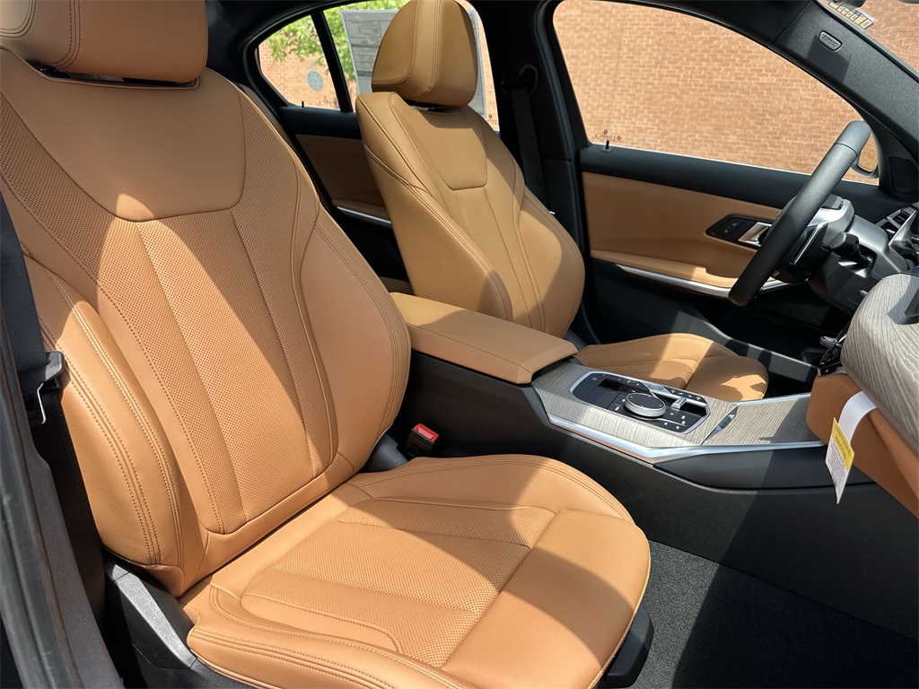 Vehicle image 13 of 27